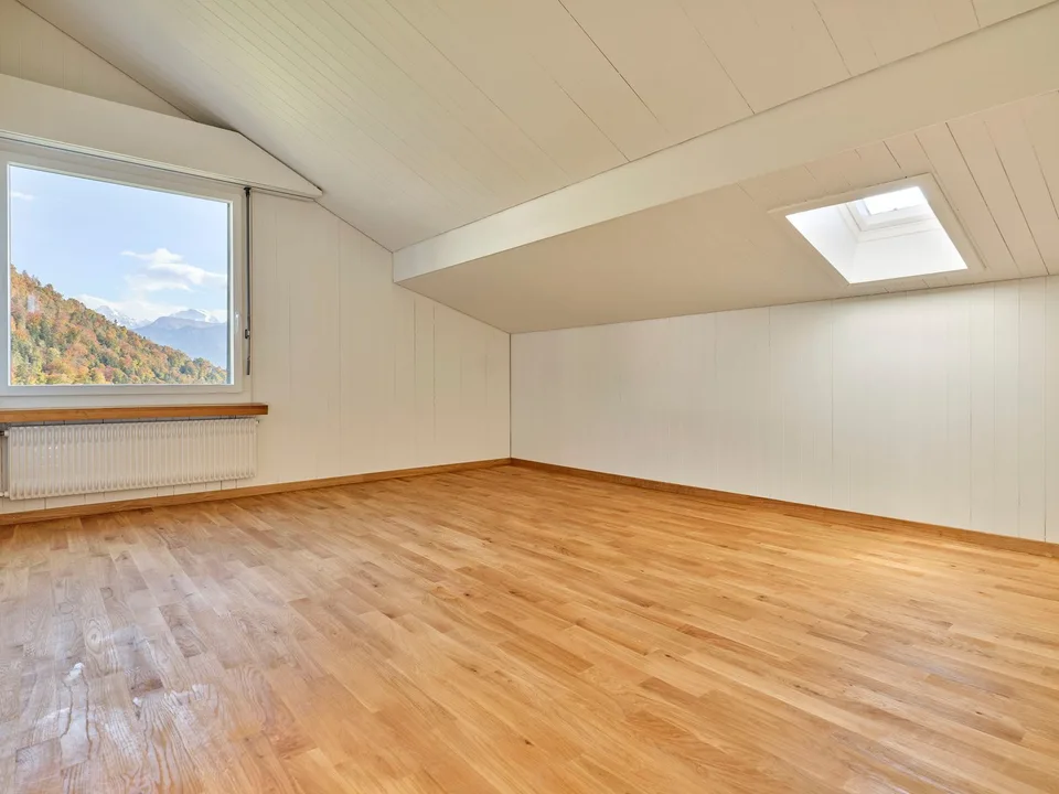 3½-Zi.-Dachwohnung: Wohnen mit 60er-Jahre-Flair und Blick auf das Schloss – Foto 7 von 13