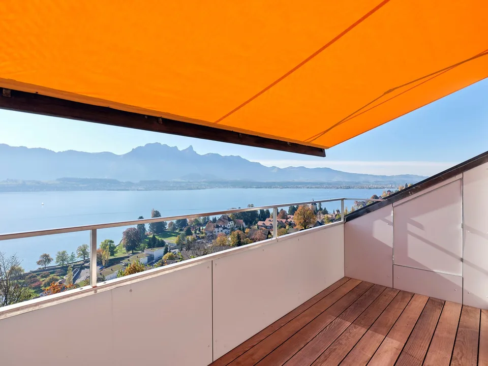 3½-Zi.-Dachwohnung: Wohnen mit 60er-Jahre-Flair und Blick auf das Schloss – Foto 2 von 13