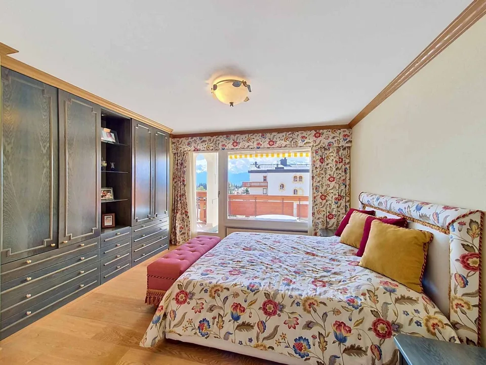 Geräumige 7.5 Zimmerwohnung ideal im Zentrum der Station gelegen – Foto 6 von 20