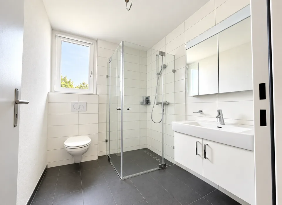 Moderne 3.5-Zimmer-Wohnung mit grossem Balkon in Hochwald – Foto 3 von 7
