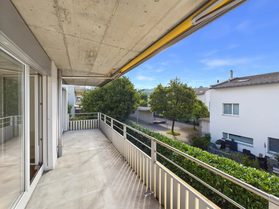 Appartamento di 3,5 locali ristrutturato con balcone e bella vista – foto 5 di 13