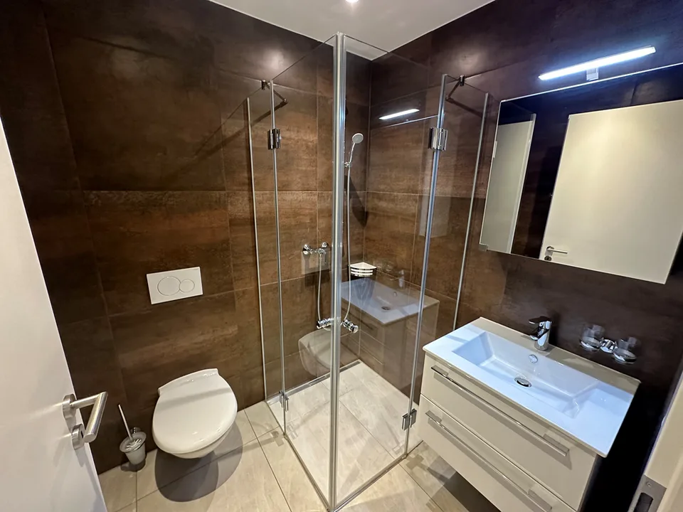 Exclusive, spacious and bright apartment in Weiach – photo 6 of 6
