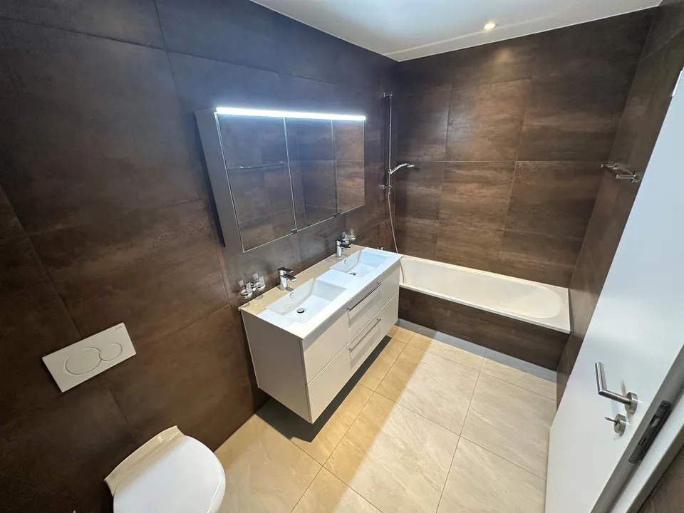 Exclusive, spacious and bright apartment in Weiach – photo 5 of 6