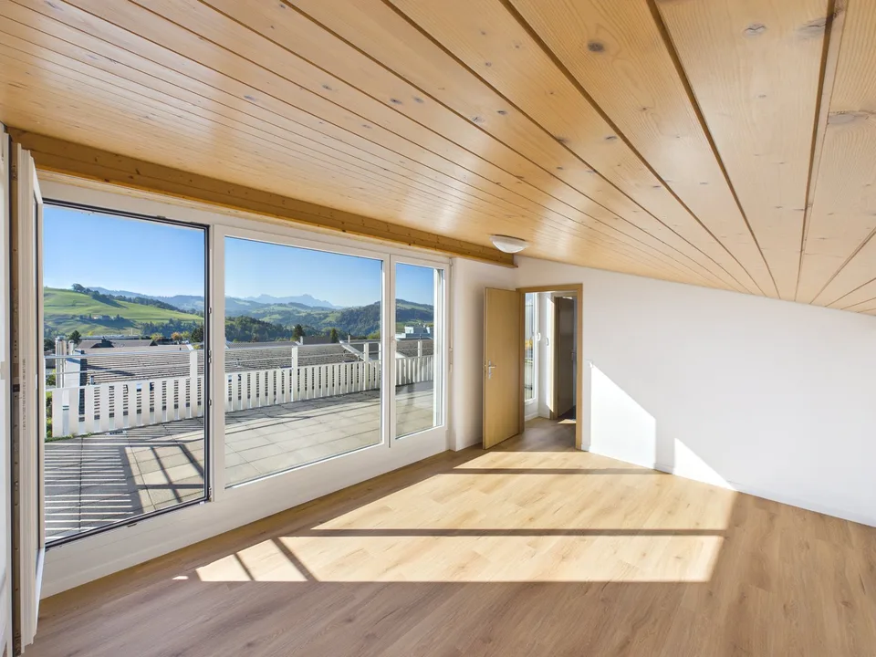 Renoviert 4.5-Zimmer-Maisonette-Wohnung in Eggersriet – 2 Terrassen! – Foto 13 von 17