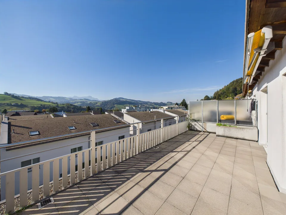 Renoviert 4.5-Zimmer-Maisonette-Wohnung in Eggersriet – 2 Terrassen! – Foto 12 von 17