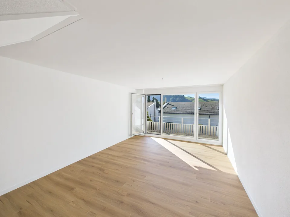 Renoviert 4.5-Zimmer-Maisonette-Wohnung in Eggersriet – 2 Terrassen! – Foto 3 von 17