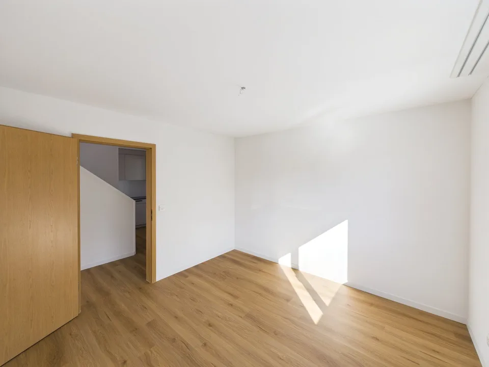 Renoviert 4.5-Zimmer-Maisonette-Wohnung in Eggersriet – 2 Terrassen! – Foto 5 von 17