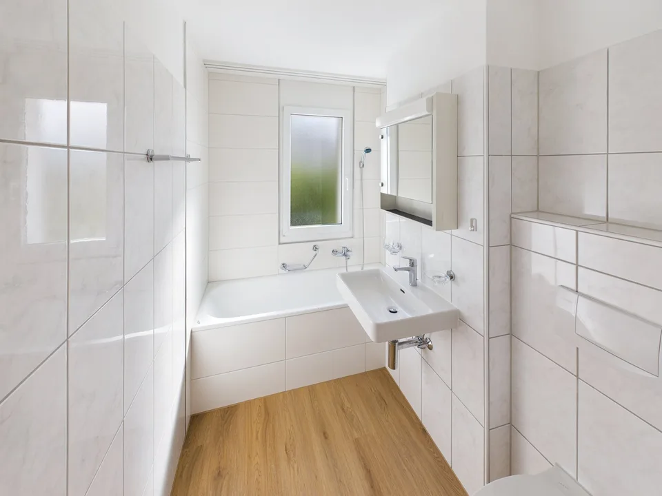Renoviert 4.5-Zimmer-Maisonette-Wohnung in Eggersriet – 2 Terrassen! – Foto 4 von 17