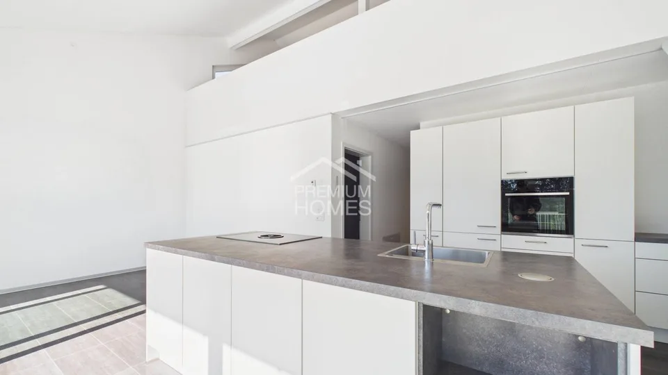 Modern Living at the Edge of the Forest – photo 8 of 12