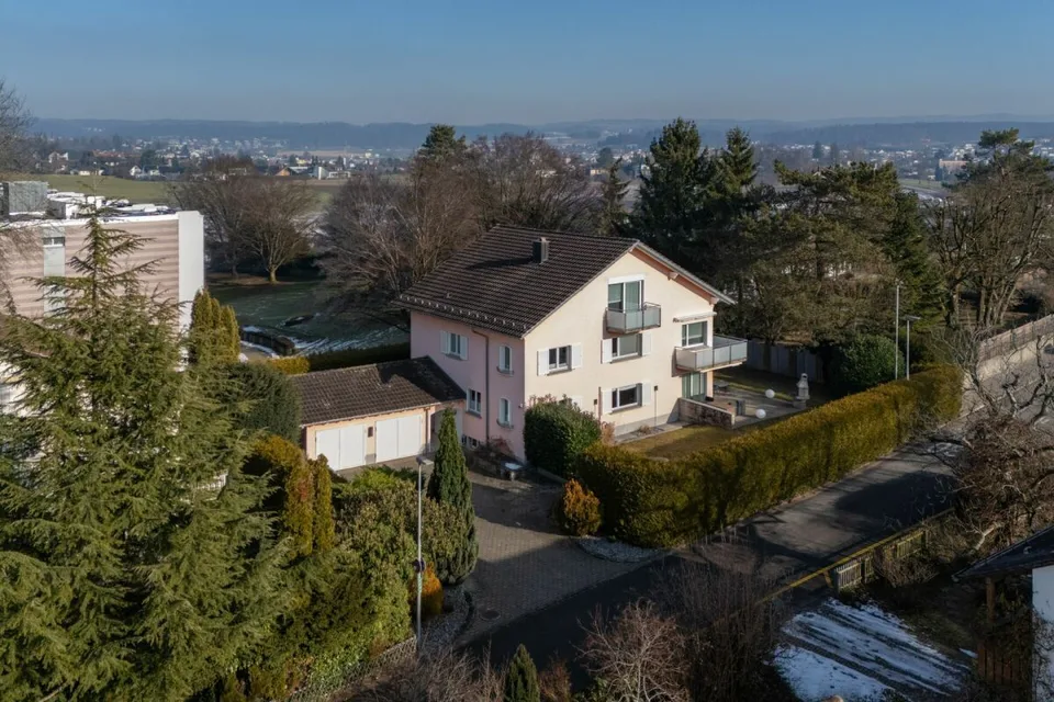Spacieuse maison unifamiliale de 10 ½ pièces avec un potentiel d'utilisation polyvalent ! – photo 18 sur 19