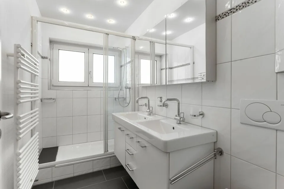 Spacieuse maison unifamiliale de 10 ½ pièces avec un potentiel d'utilisation polyvalent ! – photo 8 sur 19