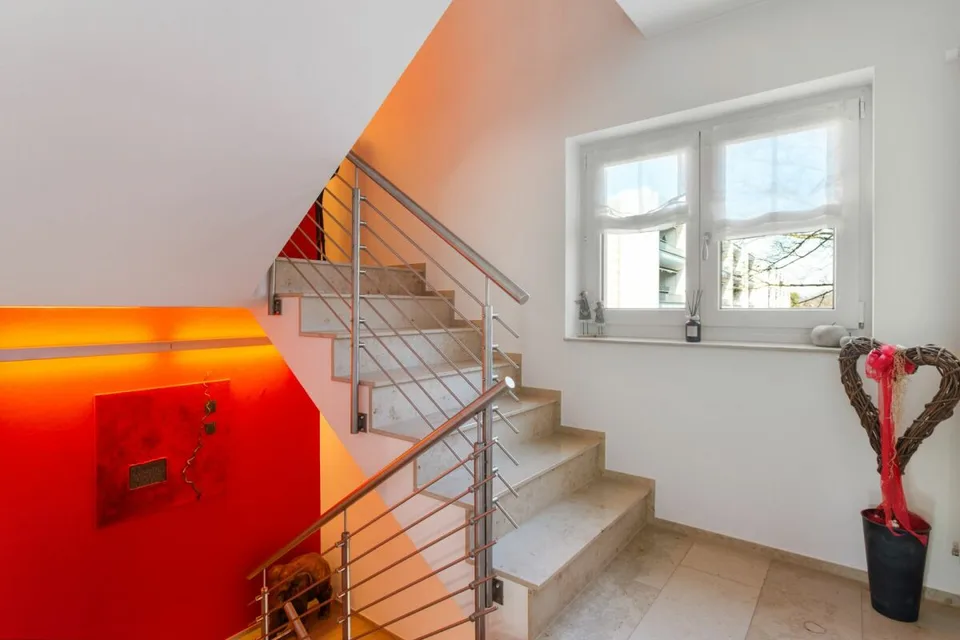 Spacieuse maison unifamiliale de 10 ½ pièces avec un potentiel d'utilisation polyvalent ! – photo 11 sur 19
