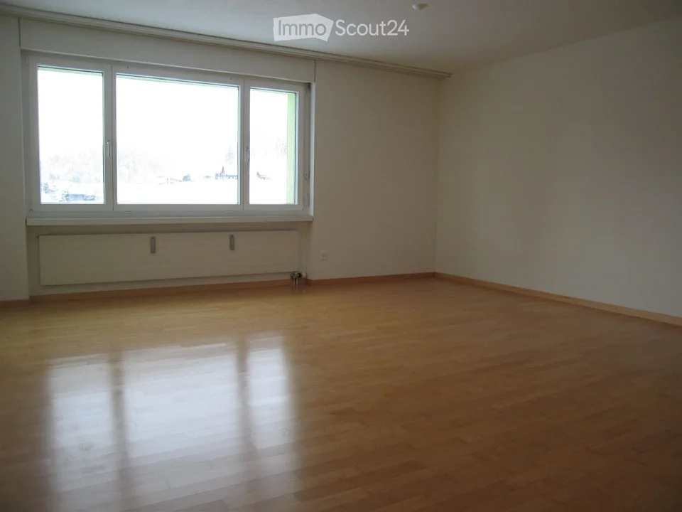 schöne 4.5 Zimmer Wohnung an ruhiger Lage – Foto 3 von 5