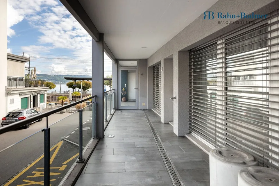 Central living with spacious seating area – photo 2 of 14