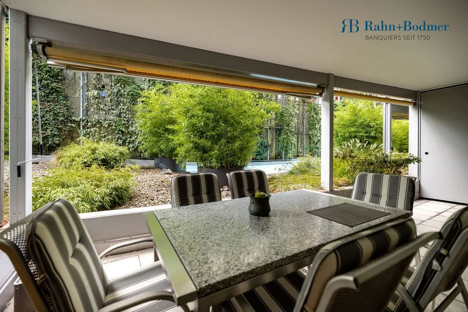 Central living with spacious seating area – photo 9 of 14