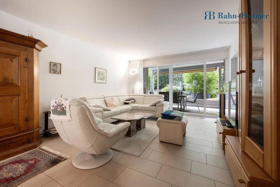 Central living with spacious seating area – photo 5 of 14
