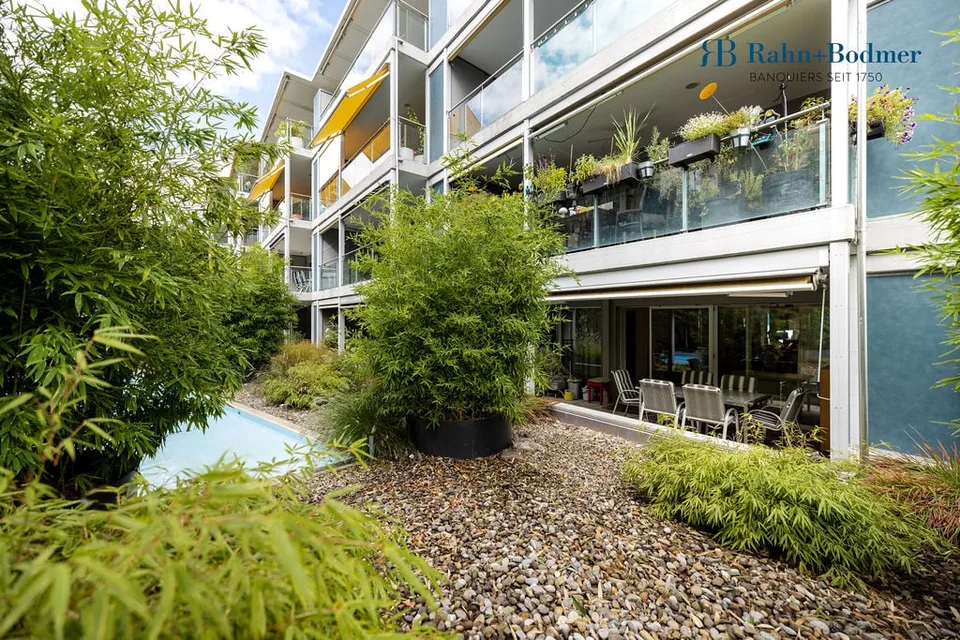 Central living with spacious seating area – photo 11 of 14