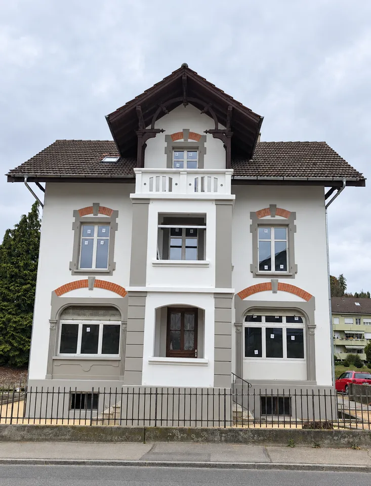 Casa multifamiliare storica con tre appartamenti e potenziale di locazione a Orpund – foto 2 di 5