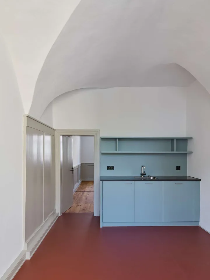 Spazi ufficiali caratteristici nel cuore della città vecchia di Schaffhausen – foto 10 di 13