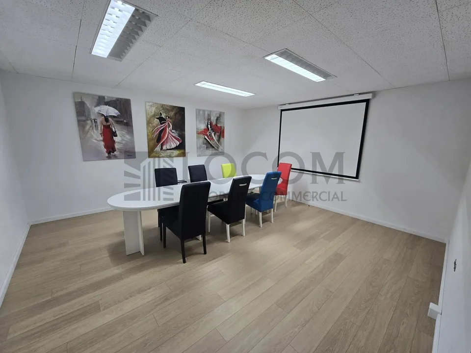 Büro mit Gemeinschaftsräumen - Industriegebiet Le Trési – Foto 7 von 11