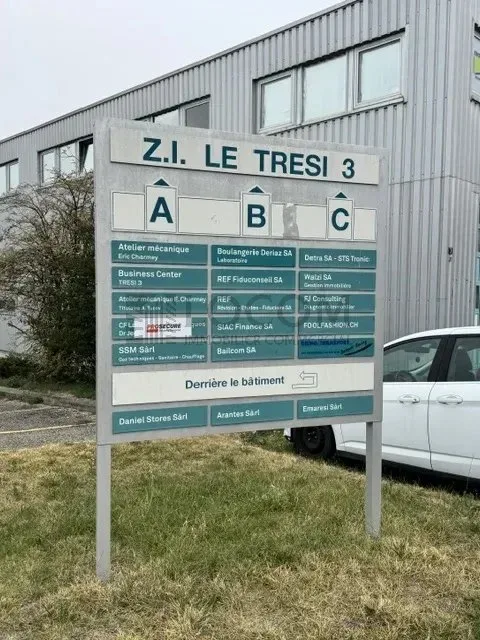 Büro mit Gemeinschaftsräumen - Industriegebiet Le Trési – Foto 11 von 11