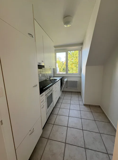 Bright 4.5-room apartment with balcony and beautiful view in Köniz – photo 2 of 17
