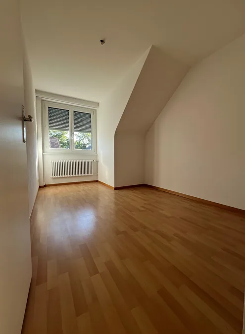 Bright 4.5-room apartment with balcony and beautiful view in Köniz – photo 12 of 17