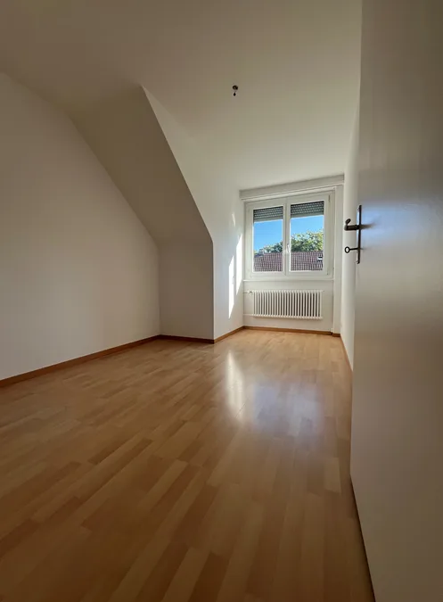 Bright 4.5-room apartment with balcony and beautiful view in Köniz – photo 11 of 17