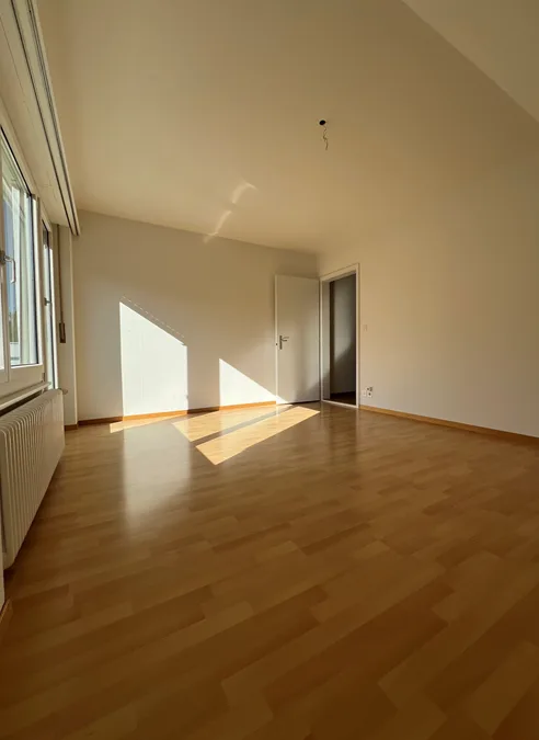 Bright 4.5-room apartment with balcony and beautiful view in Köniz – photo 10 of 17