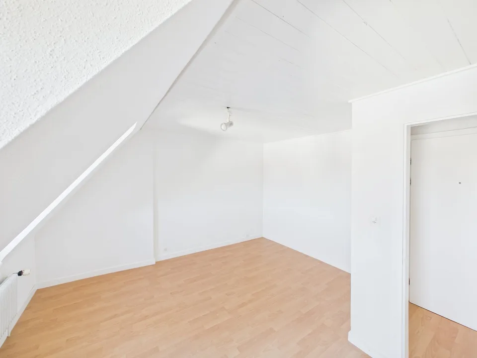 Charmante 2-Zimmer-Dachwohnung an der Teufener Strasse – Foto 8 von 10