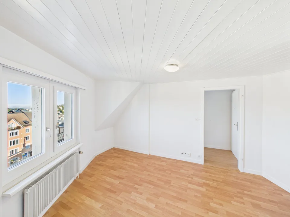 Charmante 2-Zimmer-Dachwohnung an der Teufener Strasse – Foto 2 von 10