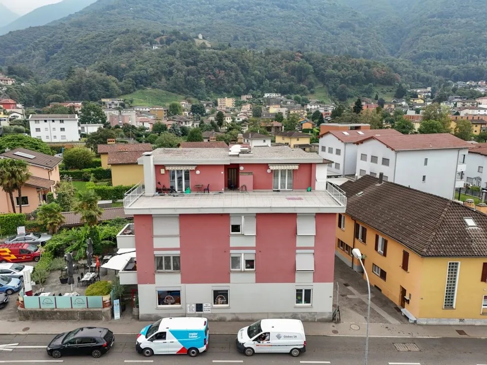 Einkommenshaus mit 6 Wohnungen – Foto 2 von 5