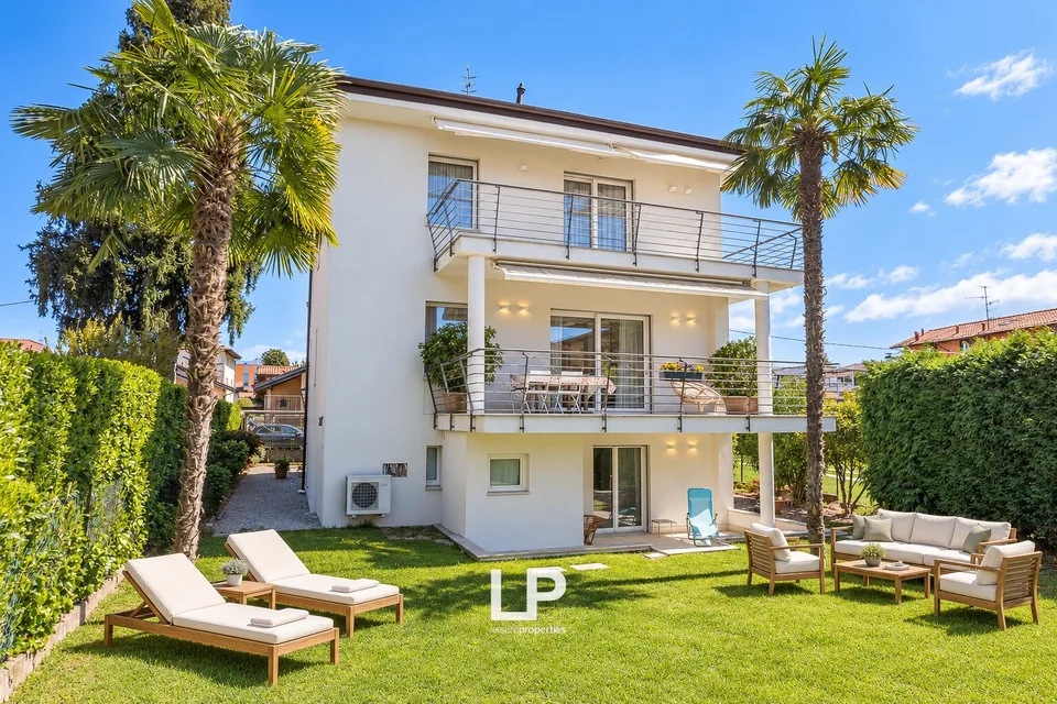 Villa singola in stile moderno con giardino a Varese – foto 2 di 13