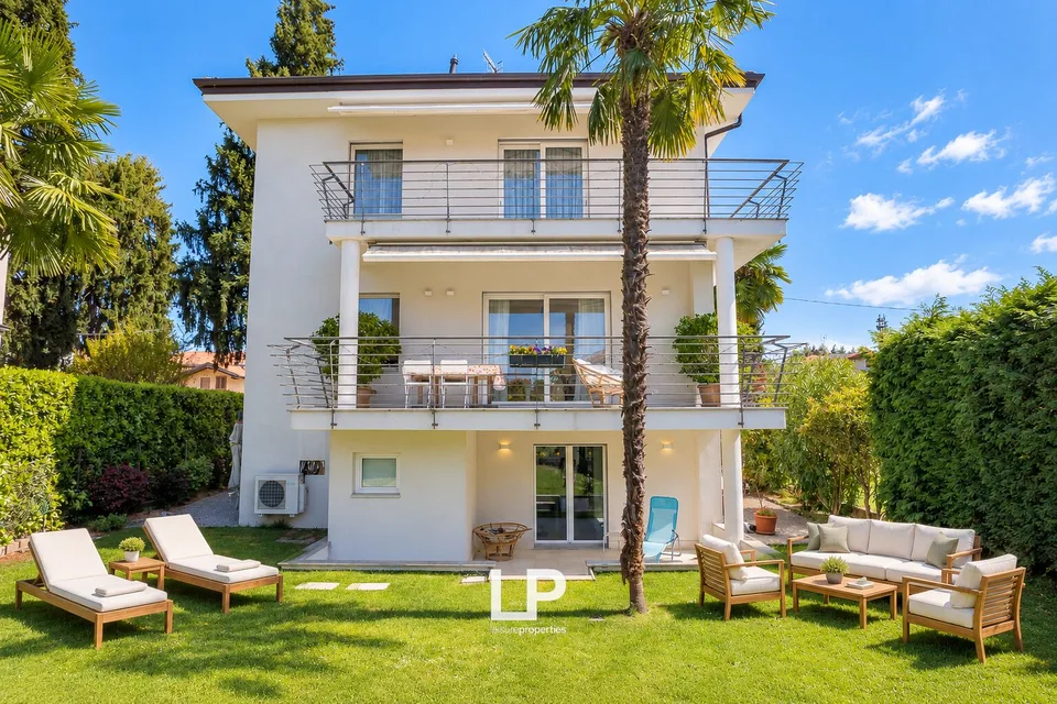 Villa singola in stile moderno con giardino a Varese – foto 9 di 13