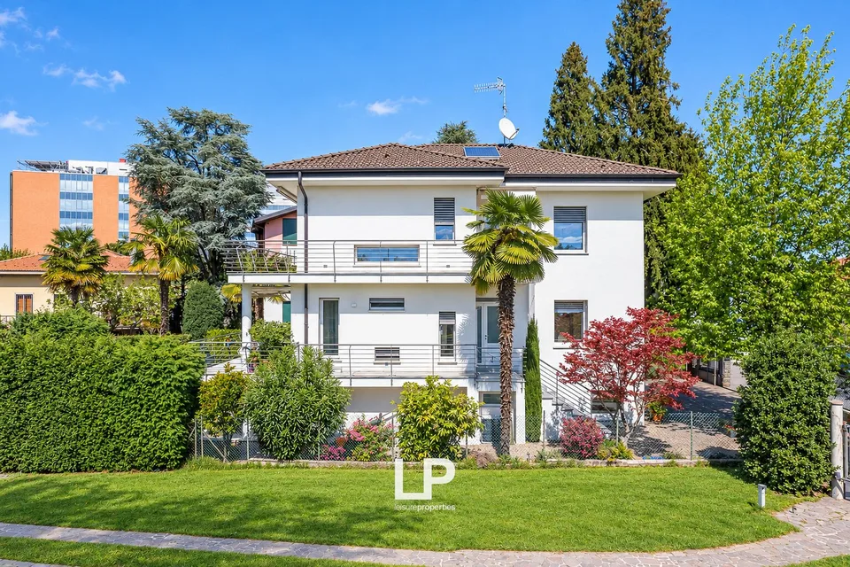 Villa singola in stile moderno con giardino a Varese – foto 5 di 13