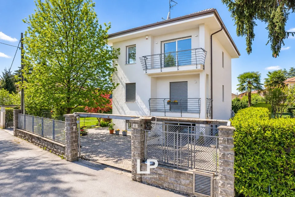 Villa singola in stile moderno con giardino a Varese – foto 13 di 13