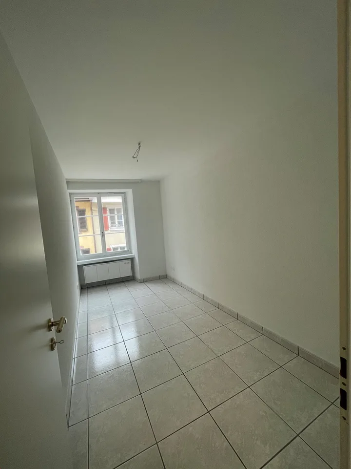 3.5 bzw. 4.5 Zimmer-Maisonette-Wohnung mit grosser Gemeinschaftsterrasse – Foto 10 von 14