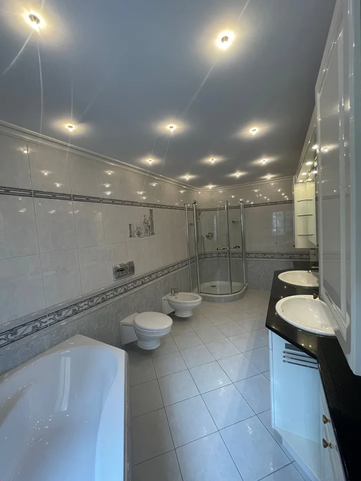 3.5 bzw. 4.5 Zimmer-Maisonette-Wohnung mit grosser Gemeinschaftsterrasse – Foto 12 von 14