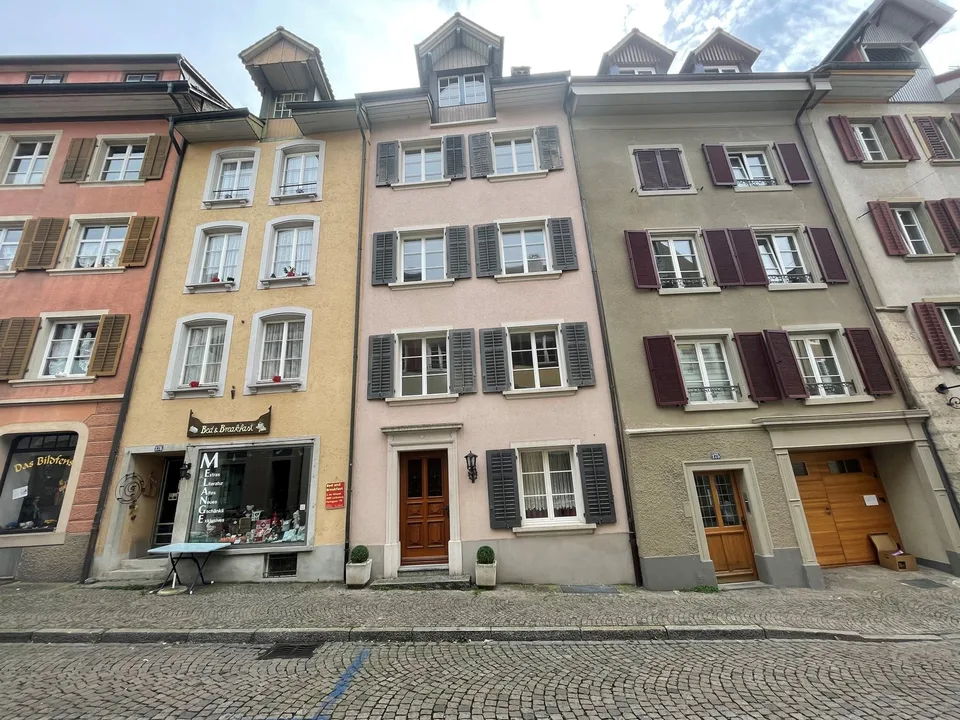 3.5 bzw. 4.5 Zimmer-Maisonette-Wohnung mit grosser Gemeinschaftsterrasse – Foto 2 von 14