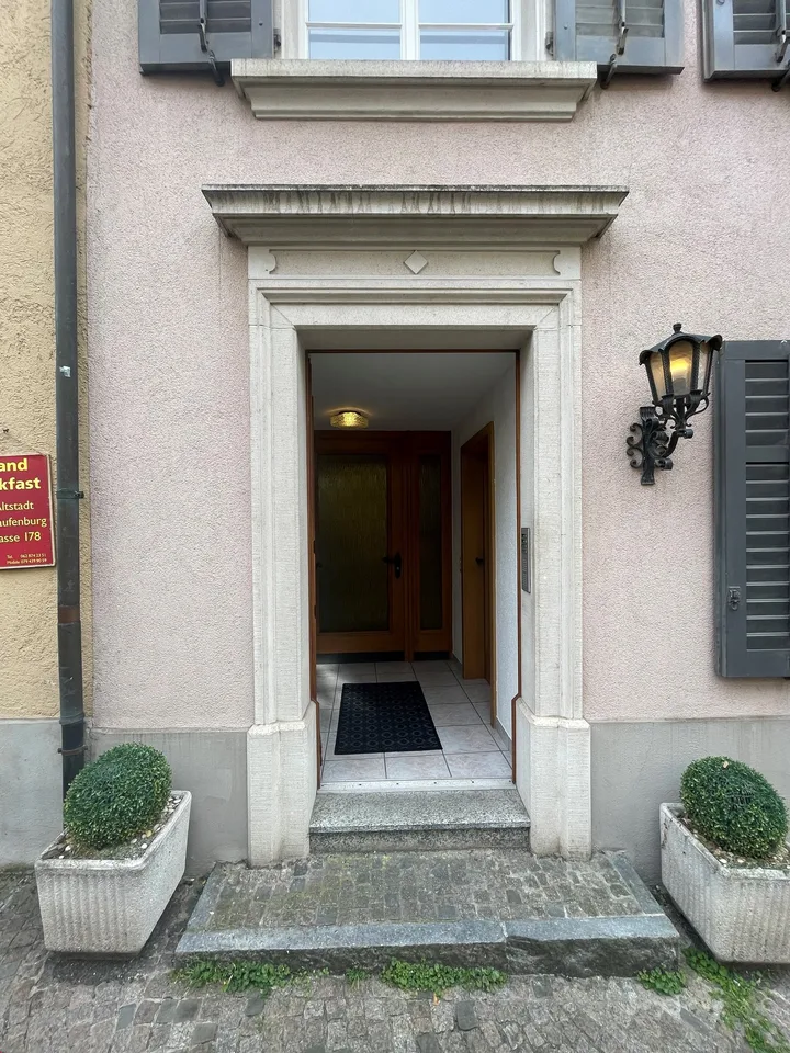 3.5 bzw. 4.5 Zimmer-Maisonette-Wohnung mit grosser Gemeinschaftsterrasse – Foto 3 von 14