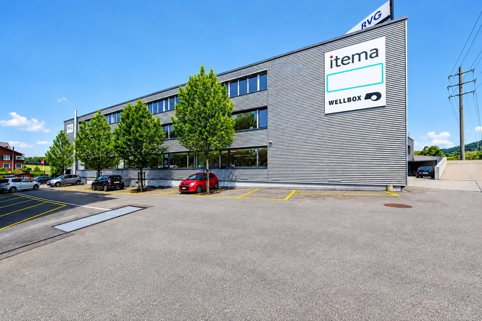 Repräsentative Gewerbefläche mit 921 m², Büro und Anlieferungsrampe – Foto 4 von 5