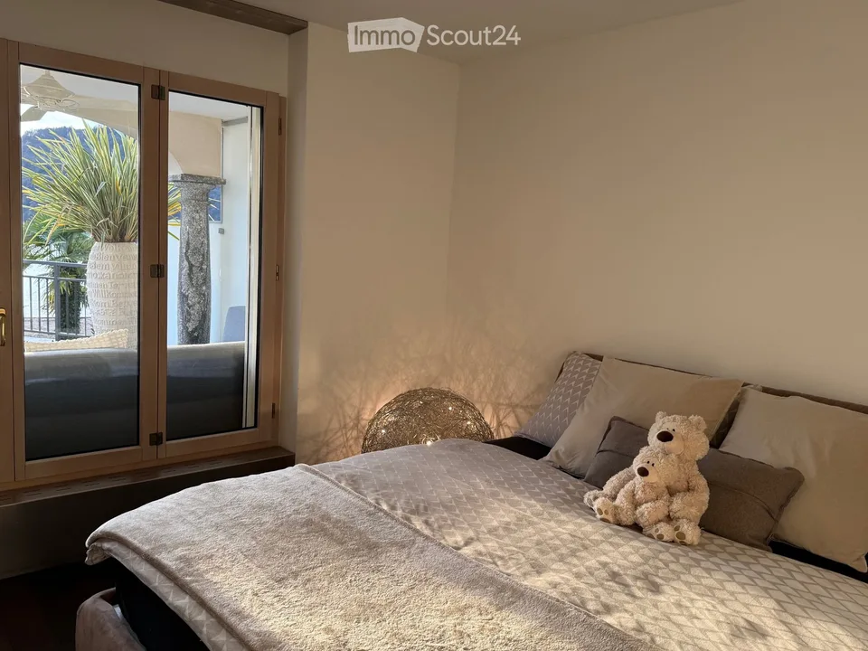 4.5 Room Apartment, 160m2, Lakeview, Pool, 2 Garage Parkings – Foto 4 von 5