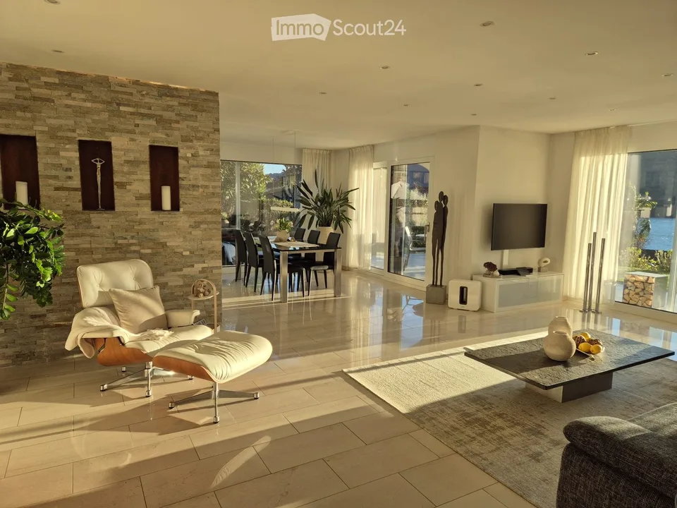 4.5 Room Apartment, 160m2, Lakeview, Pool, 2 Garage Parkings – Foto 5 von 5