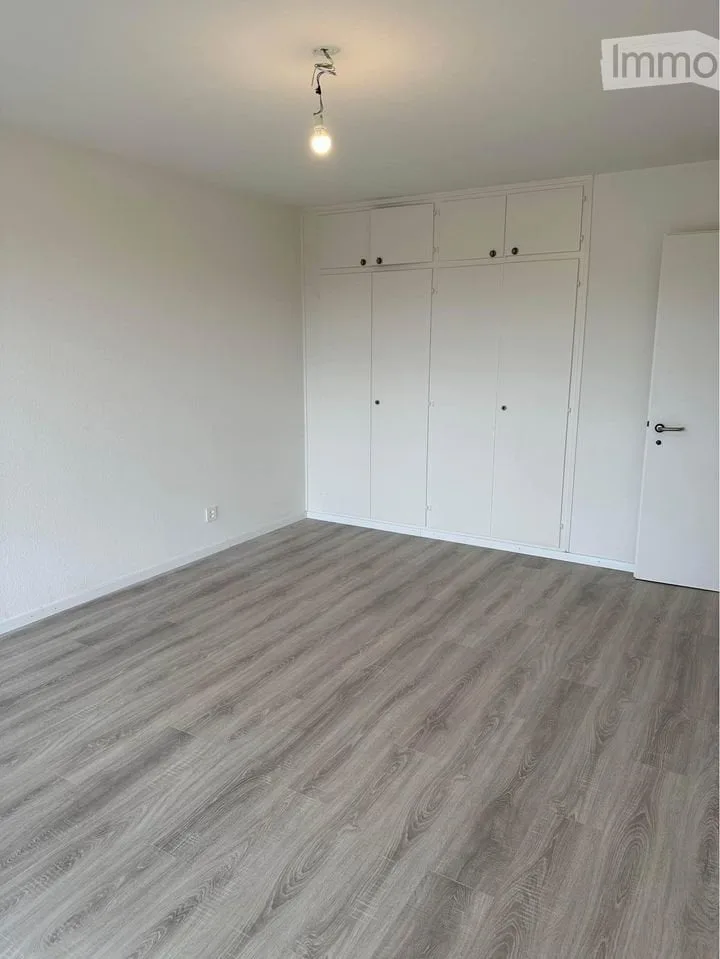 Schönes Apartment 3 1/2 Zimmer mit Blick auf den Neuenburgersee – Foto 3 von 5
