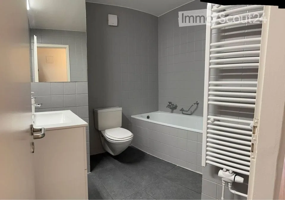 Schönes Apartment 3 1/2 Zimmer mit Blick auf den Neuenburgersee – Foto 5 von 5