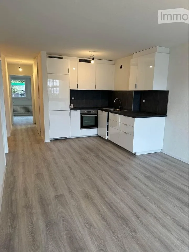 Schönes Apartment 3 1/2 Zimmer mit Blick auf den Neuenburgersee – Foto 2 von 5