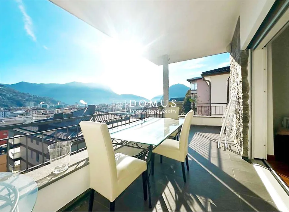 Villa mit Seeblick und Garten – Foto 2 von 5