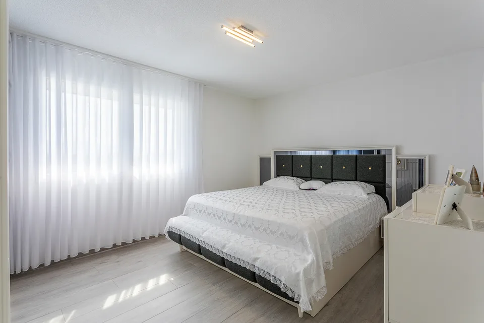 Contemporary villa with spacious volumes and remarkable condition – photo 11 of 13