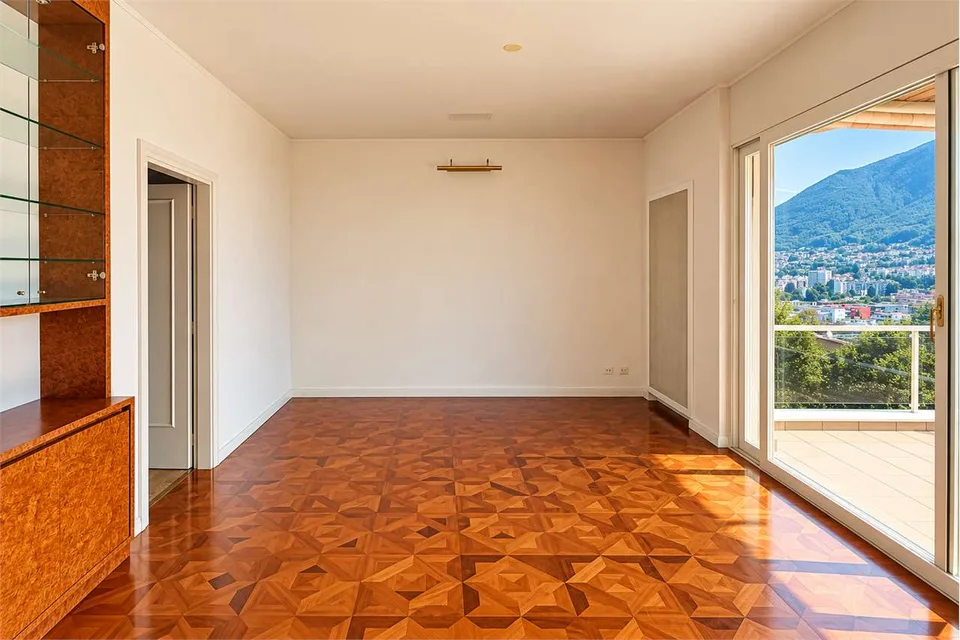 Elegantes Wohnhaus mit Seeblick und privatem Garten – Foto 4 von 13