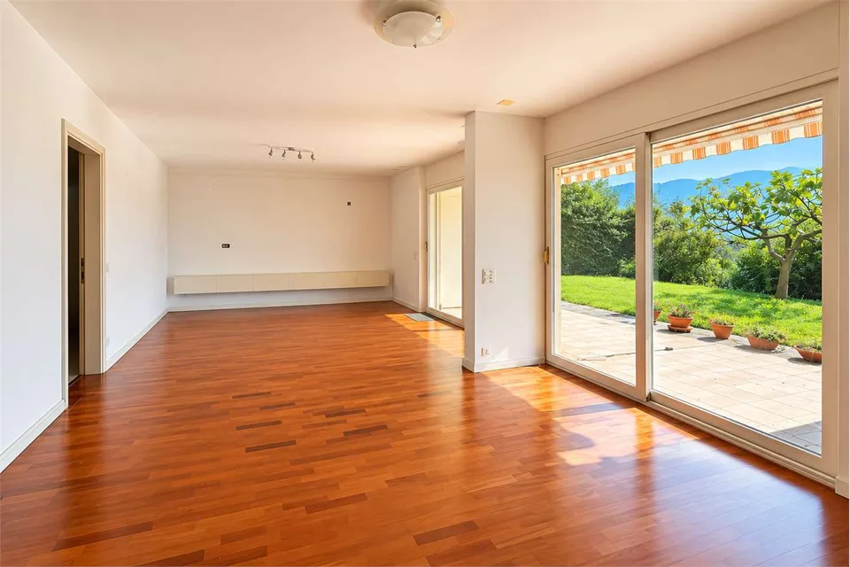 Elegantes Wohnhaus mit Seeblick und privatem Garten – Foto 12 von 13